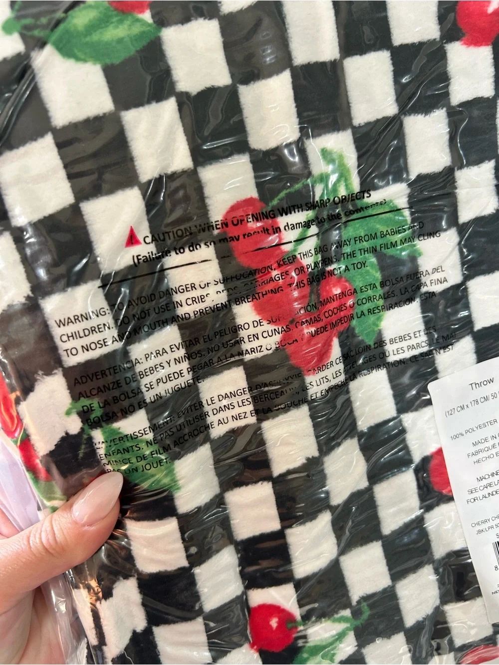 🖤🍒 NIP Betsey Johnson checkered cherry throw blanket